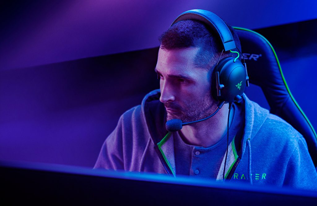 Casque Razer BlackShark V2 porté Casque Razer BlackShark V2